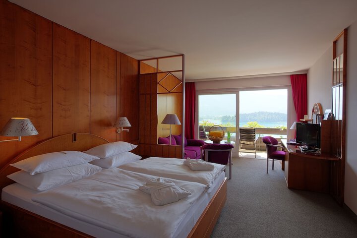 Room 6 of 62