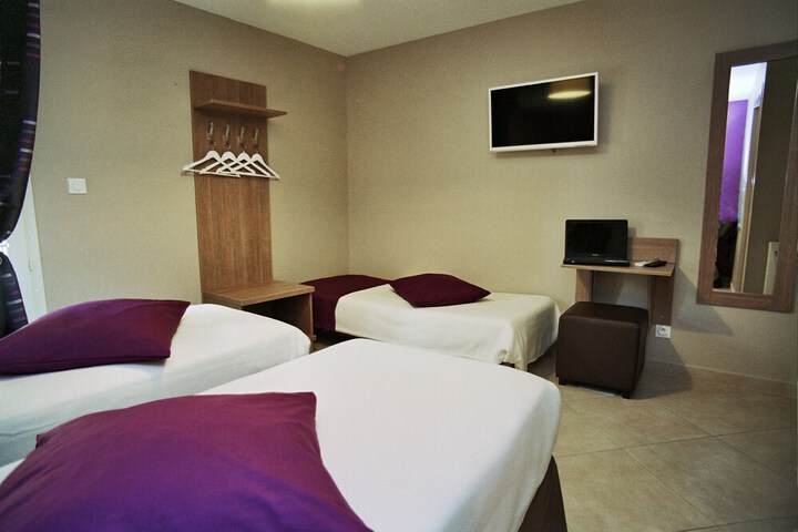 Room 11 of 32