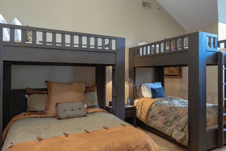 Room 28 of 53