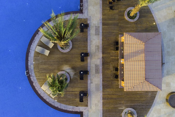 Pool 52 of 75