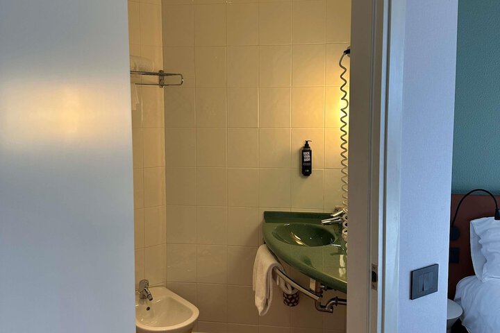 Room 51 of 85