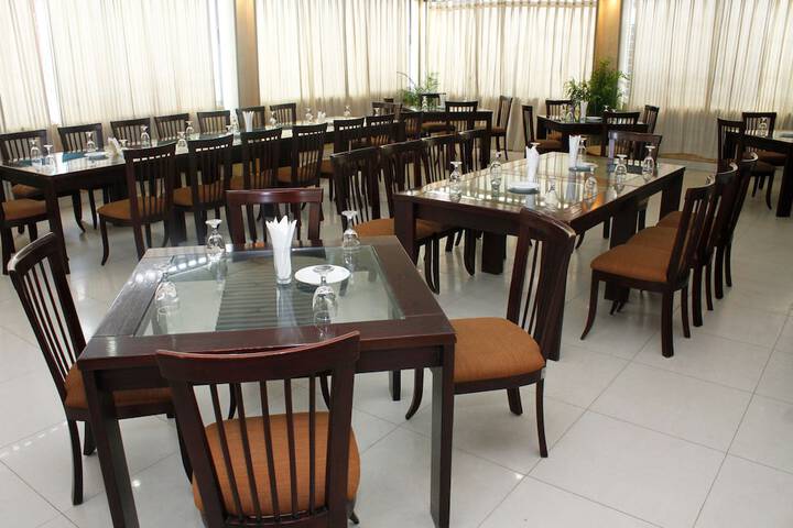 Dining 16 of 20
