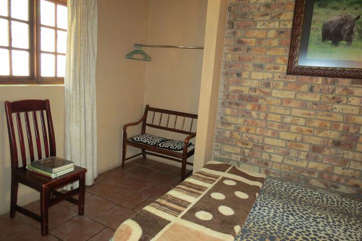 Room 19 of 34