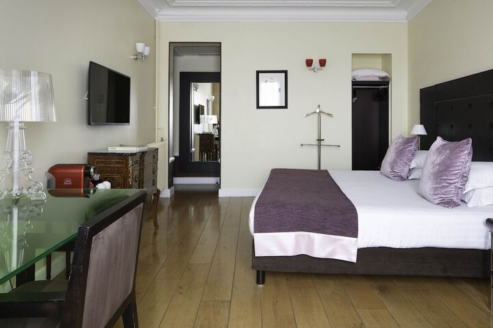 Room 6 of 63