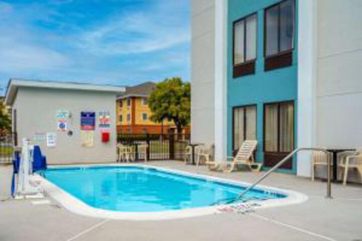 Pool 10 of 40