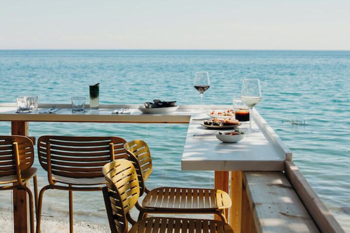 Dining 40 of 46