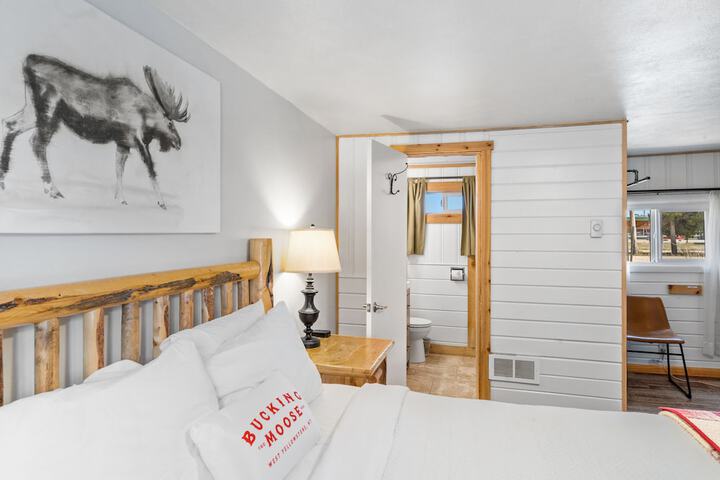 Room 42 of 143