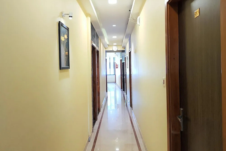 Room 10 of 12