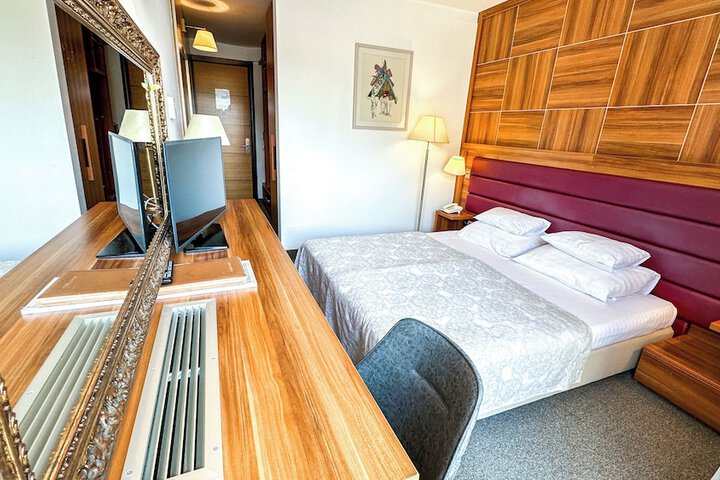 Room 7 of 26