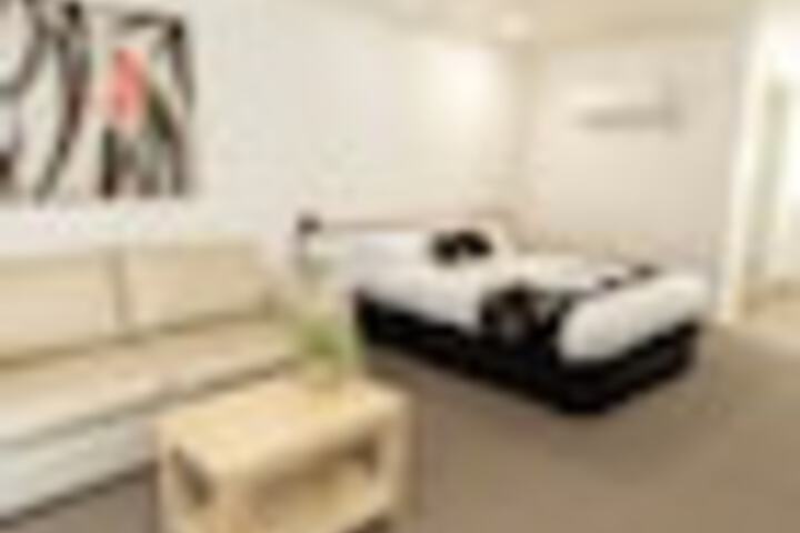 Room 8 of 132