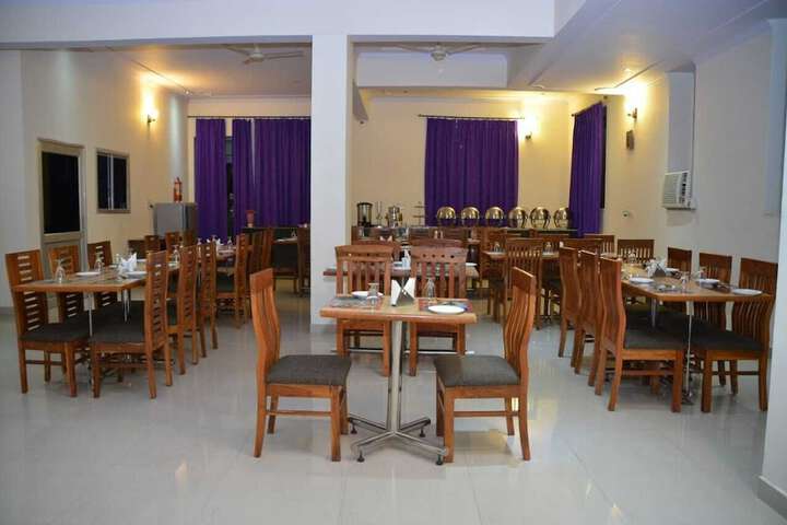 Dining 17 of 20