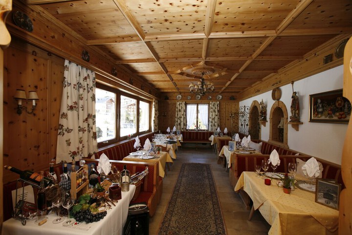 Dining 22 of 29