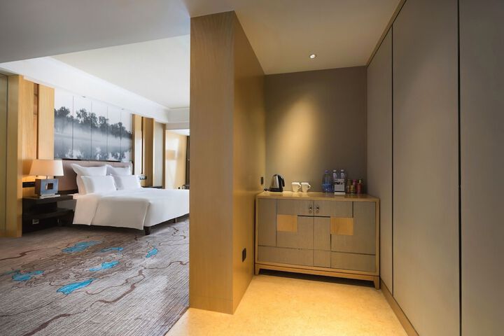Room 21 of 37