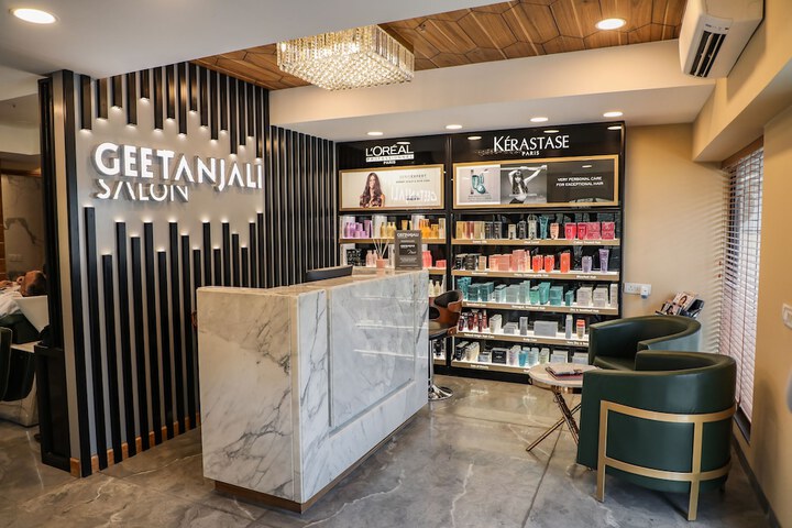 Nail salon