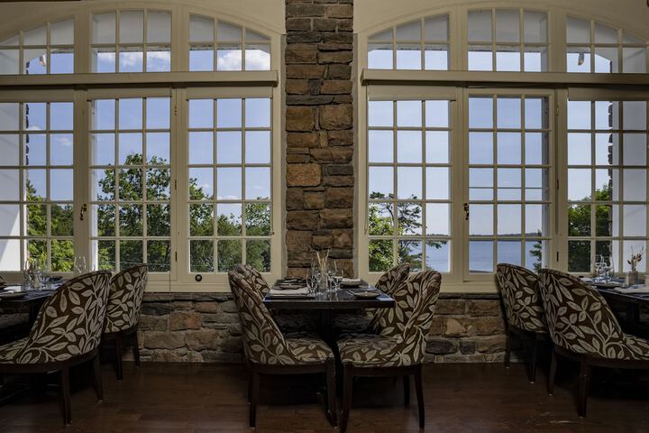 Dining 40 of 66