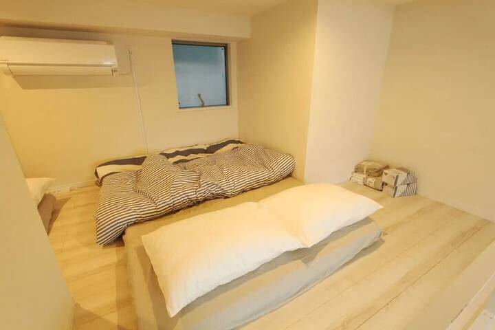 Room 3 of 143