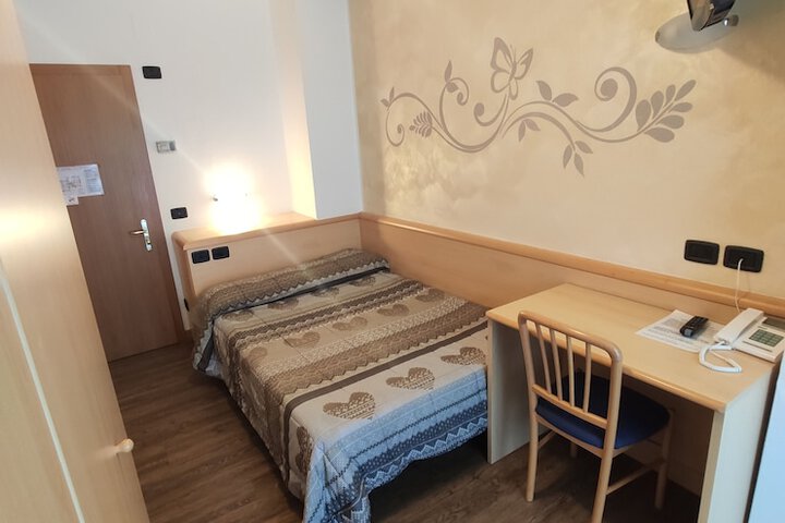 Room 16 of 117