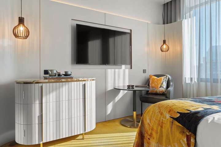 Room 16 of 39