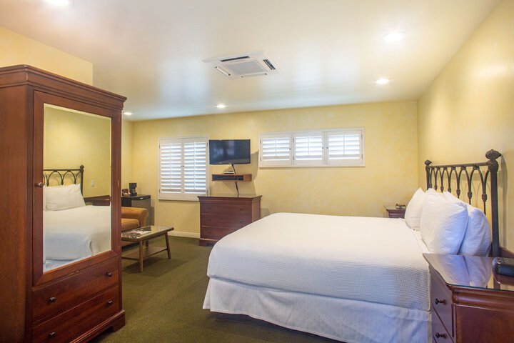 Room 27 of 81