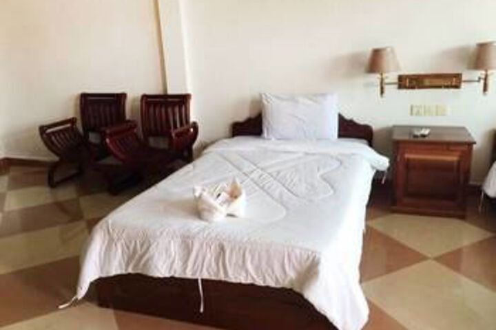 Room 15 of 22