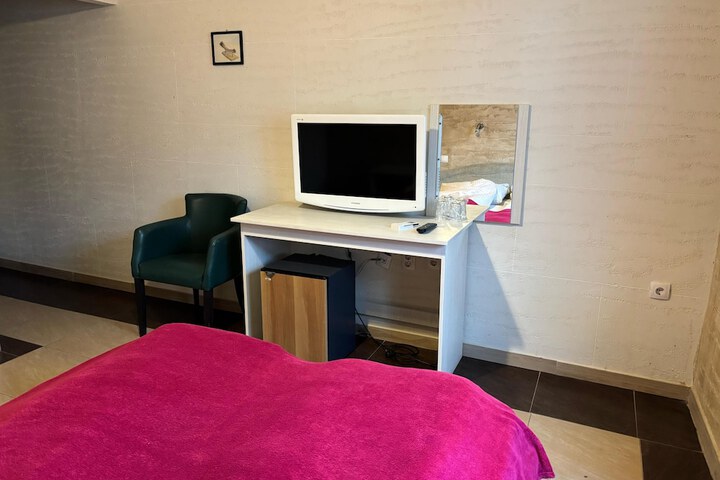 Room 4 of 19