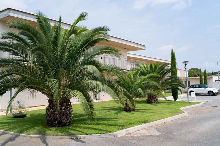 Hotel Exterior 70 of 78