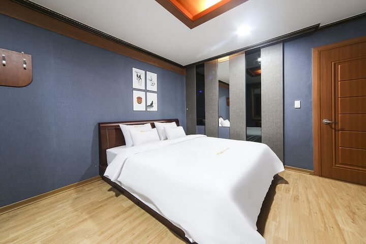 Room 7 of 26