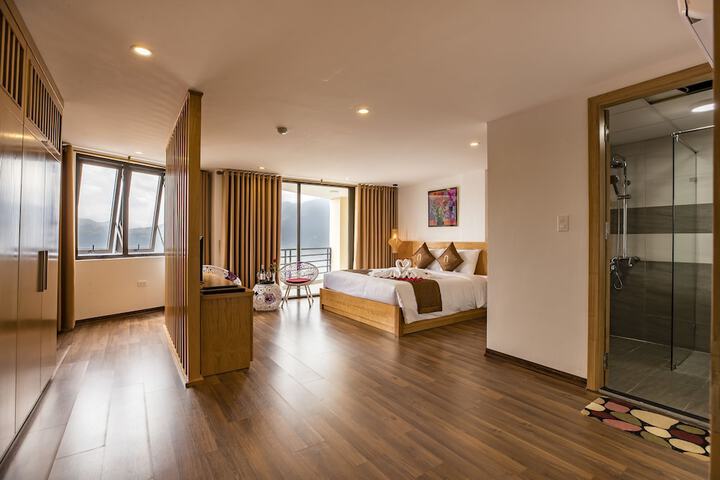 Room 33 of 43