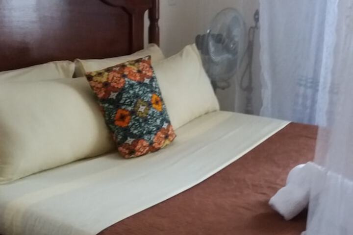 Room 5 of 18