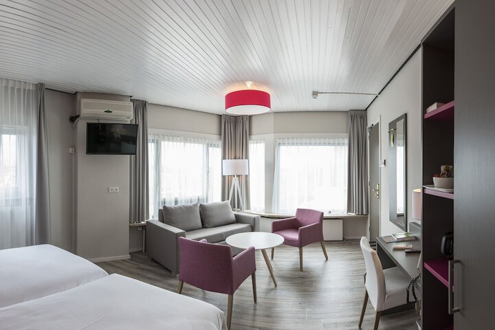 Room 15 of 63