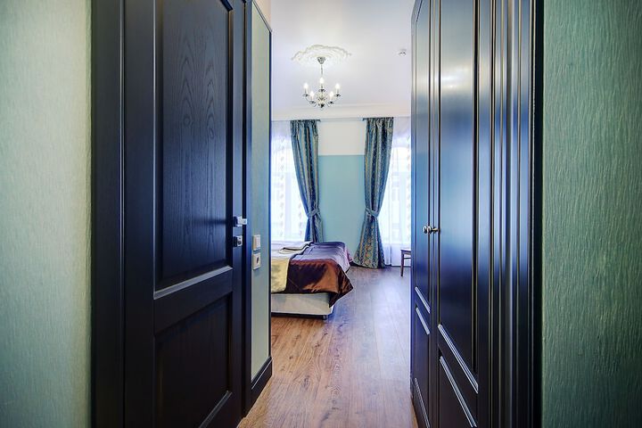 Room 7 of 37