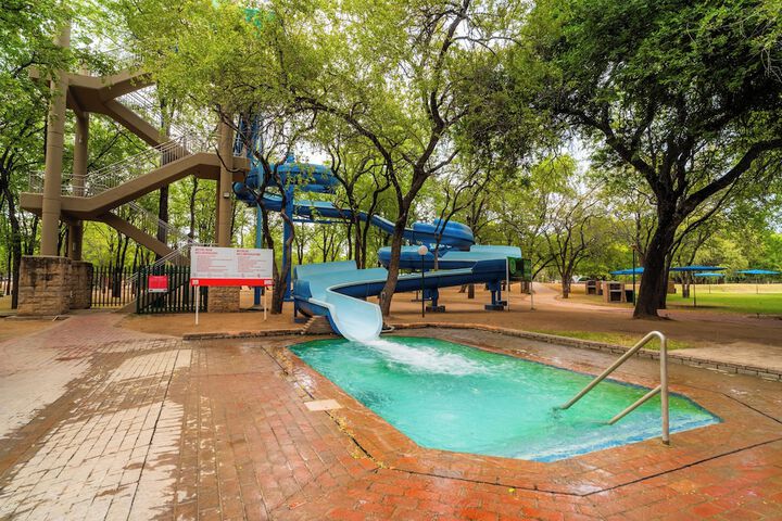 Pool 70 of 121