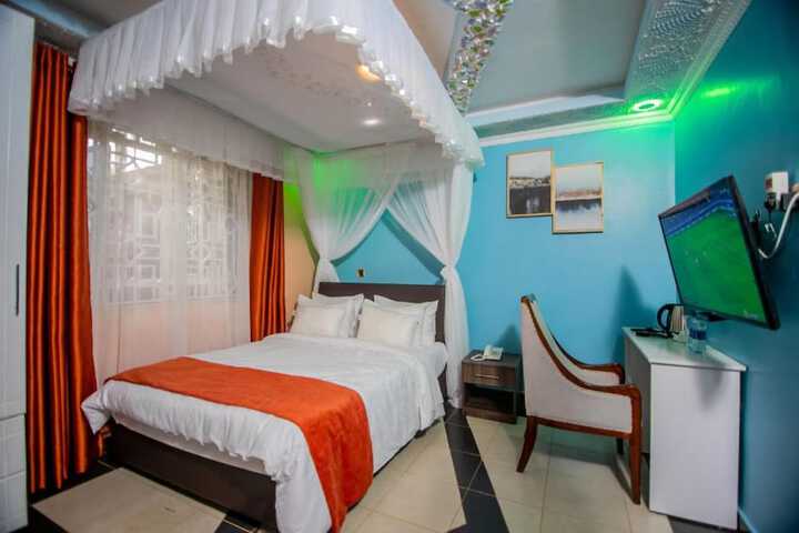 Room 16 of 62