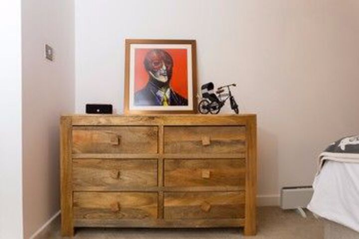Room 10 of 18