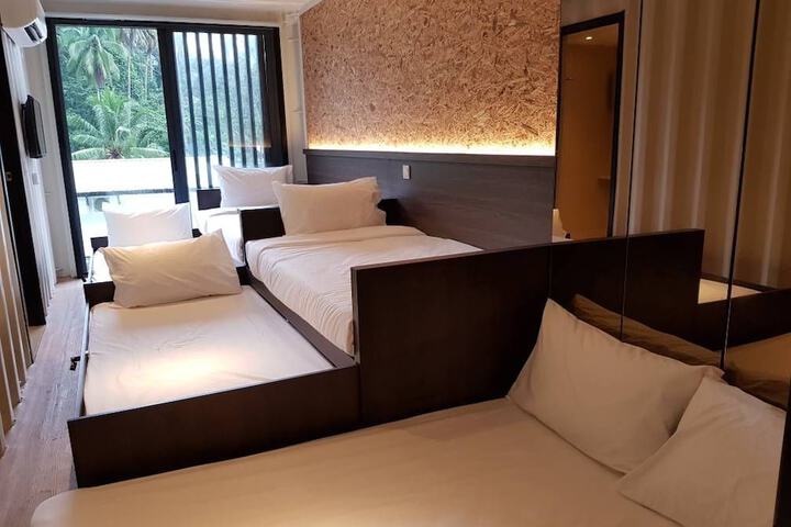 Room 12 of 73