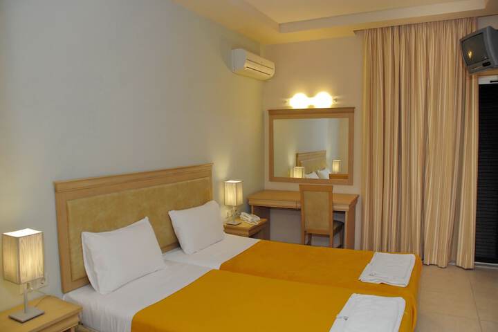 Room 6 of 159