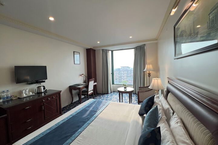 Room 33 of 164
