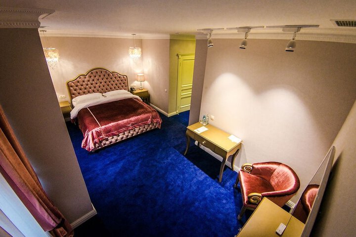 Room 4 of 4