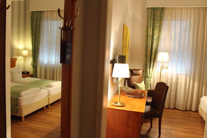 Room 17 of 87