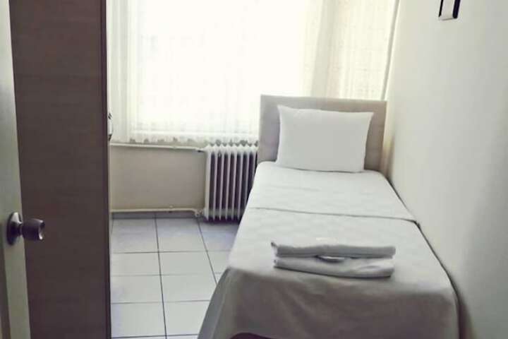 Room 13 of 29