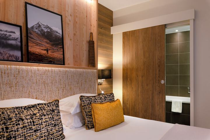 Room 13 of 74