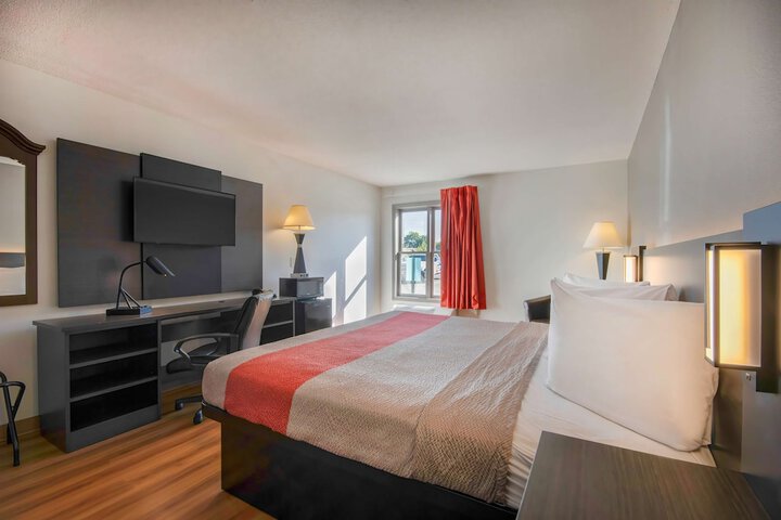 Room 21 of 38
