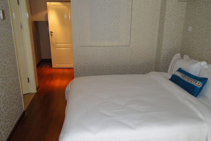 Room 13 of 72