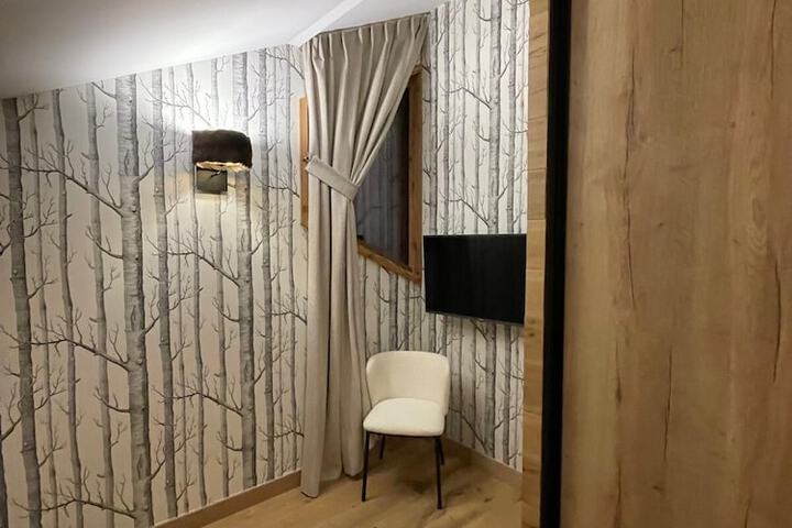 Room 17 of 99