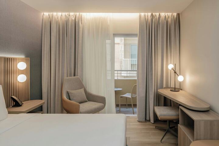 Room 47 of 102