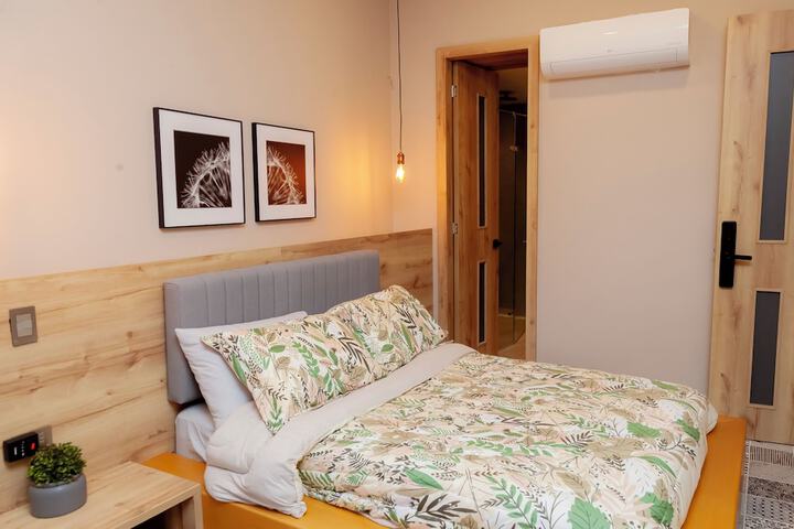 Room 6 of 13