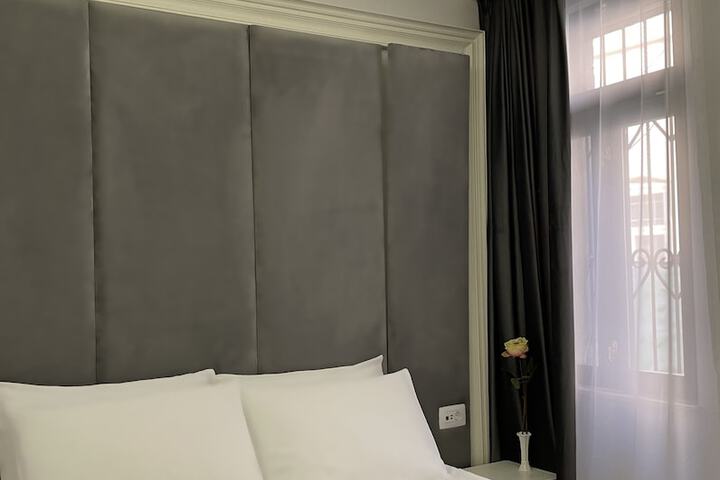 Room 6 of 122