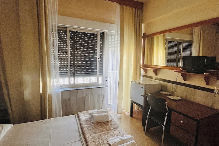 Room 5 of 37