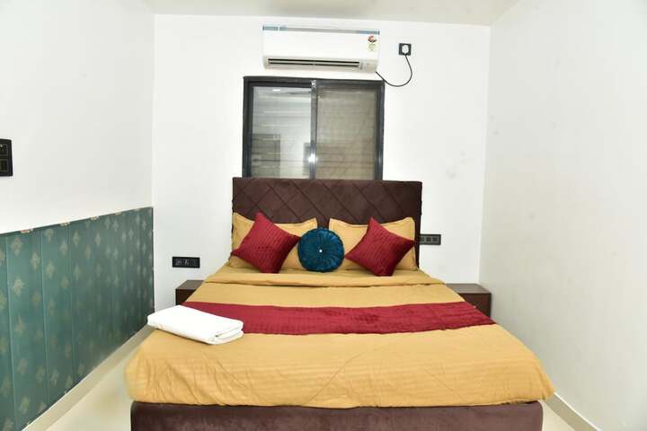 Room 11 of 38