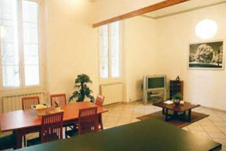 Room 3 of 7